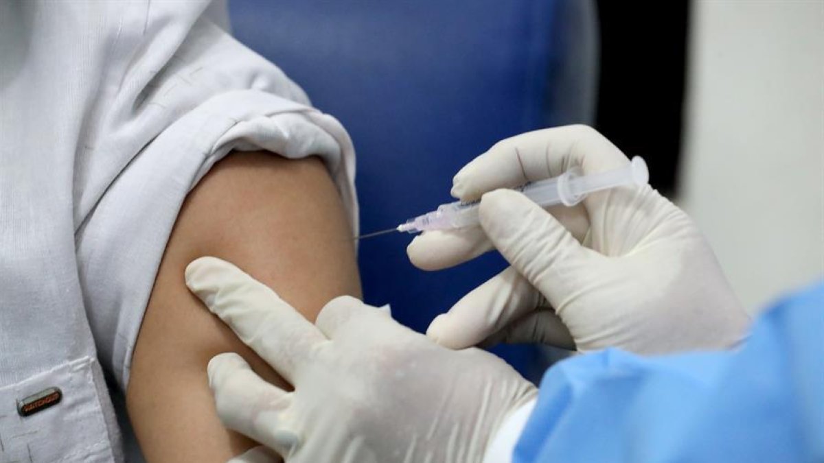 Salud destinará 500 enfermeras para iniciar la campaña de vacunación de la covid