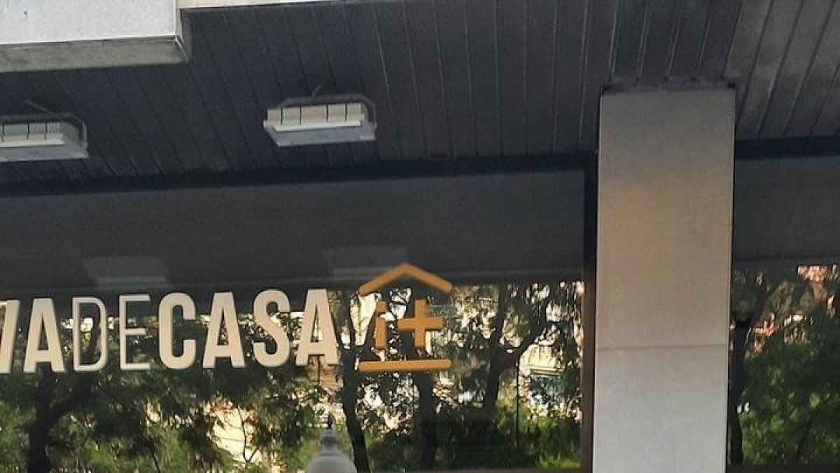 Detenido un chico manchado de sangre que había resultado herido al intentar robar en un local de la Rambla Nueva