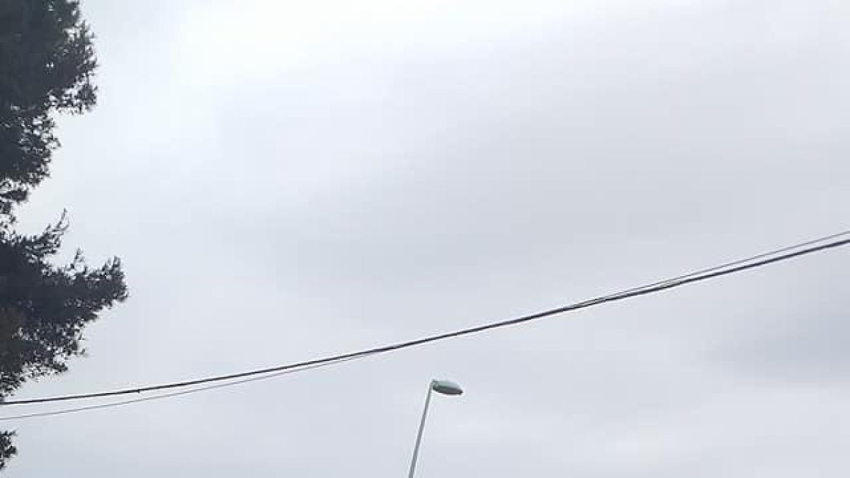 La Guàrdia Urbana evita que un home es tiri del pont de la T-11 a Campclar