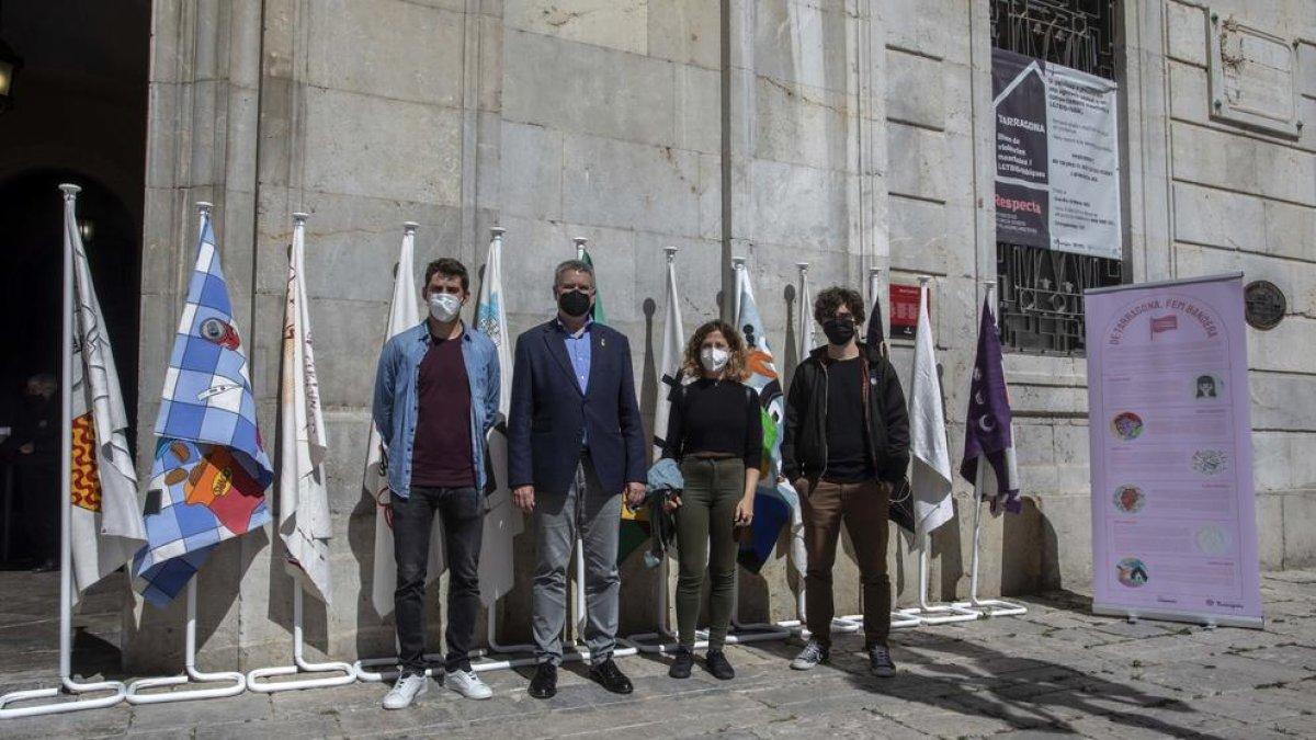 'De Tarragona, hacemos bandera' llena el espacio público mensajes de apoderamiento|empoderamiento ciudadano