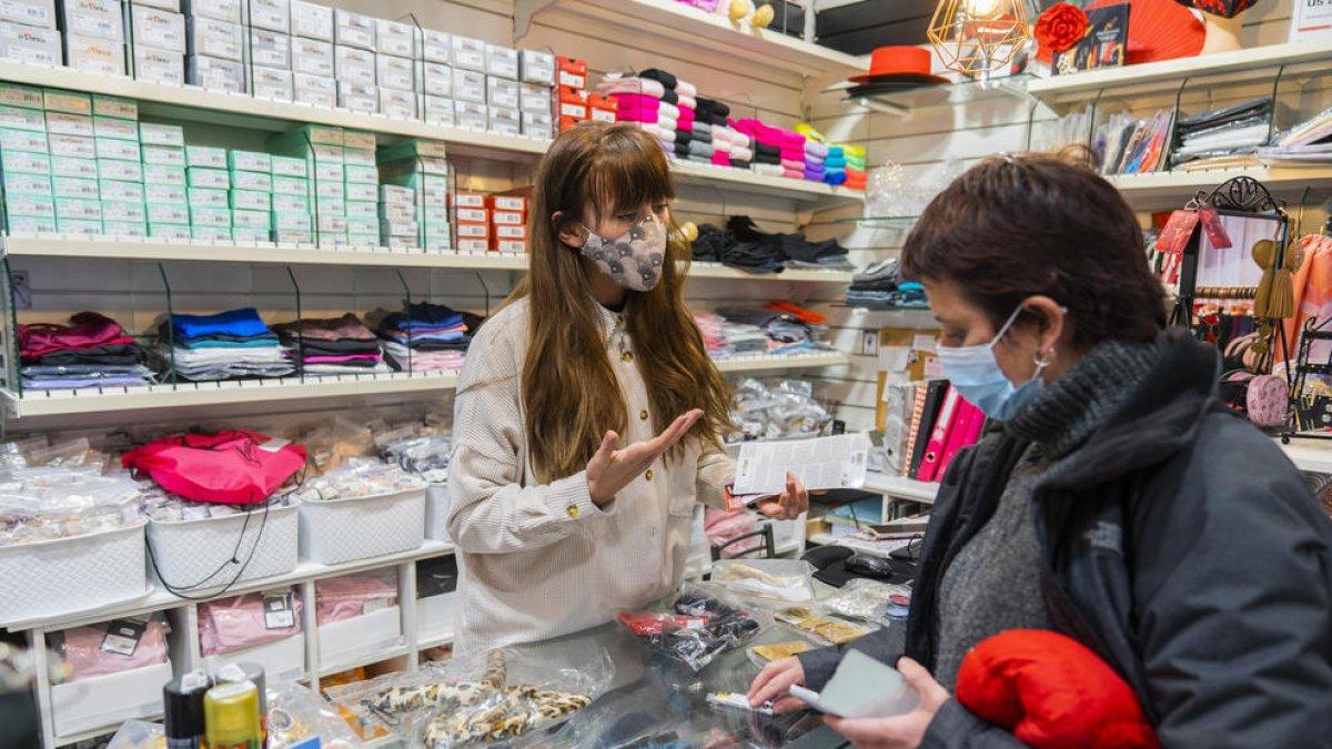 Las tiendas de disfraces maquillan la campaña con el Carnaval escolar