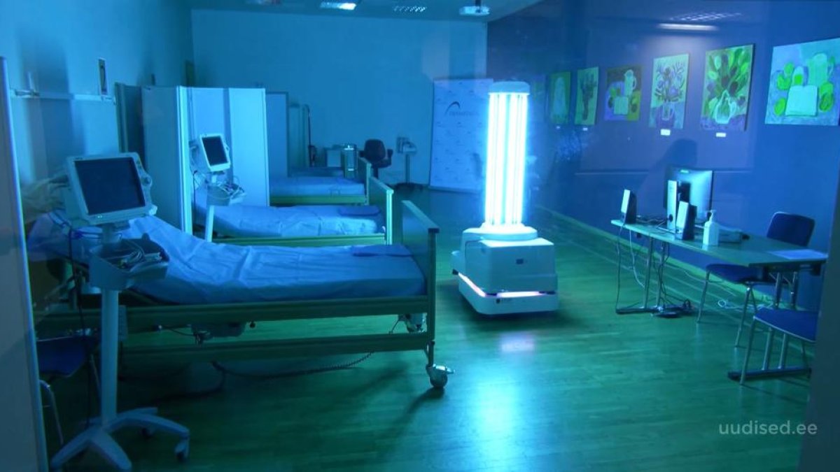 La Comissió Europea lliura un robot desinfectant a l'Hosoital Joan XXIII