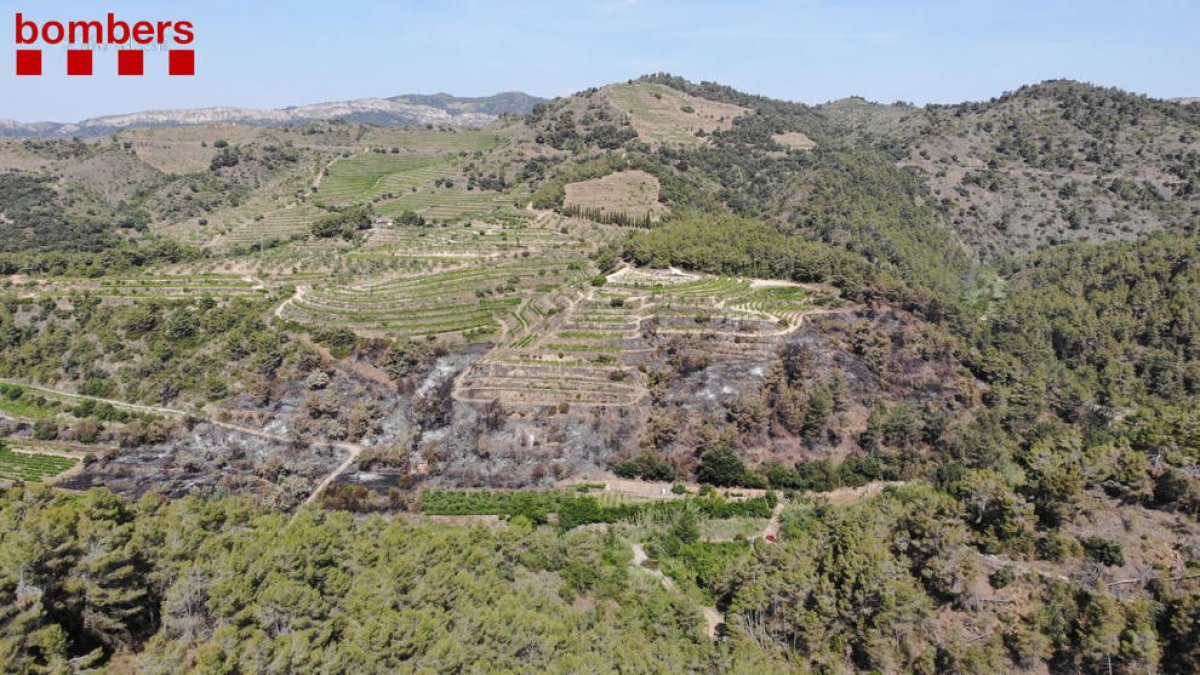 Apagado el incendio de Gratallops que ha consumido unas 4,3 hectáreas