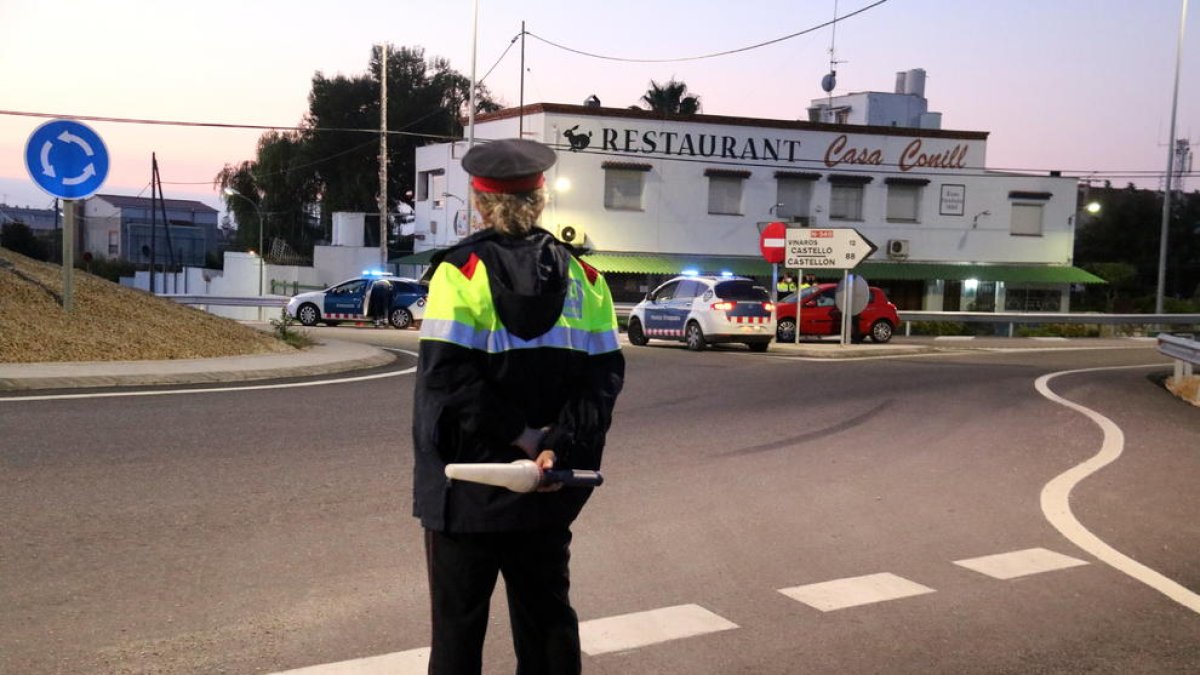 Els municipis turístics del Camp i l'Ebre descarten endurir els controls pel pont