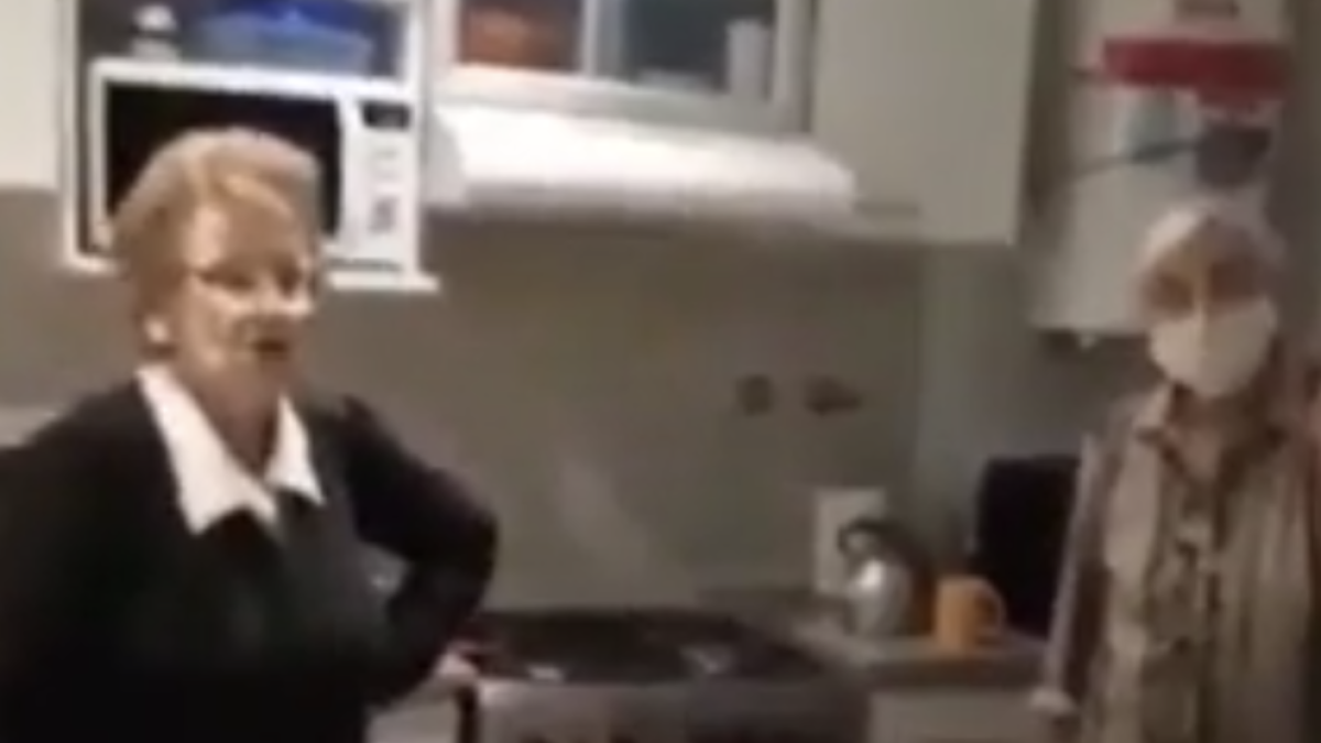 Las abuelas que se emocionan al saber que serán vacunadas