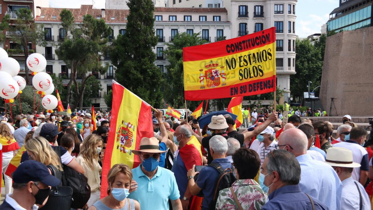 Manifestants a Colón: «Venim perquè estimem Espanya i si no la defensem, ens la trenquen»