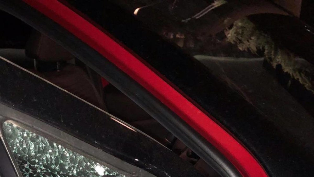 Rompen ventanas de vehículos en la zona del tenis del Reus Deportiu