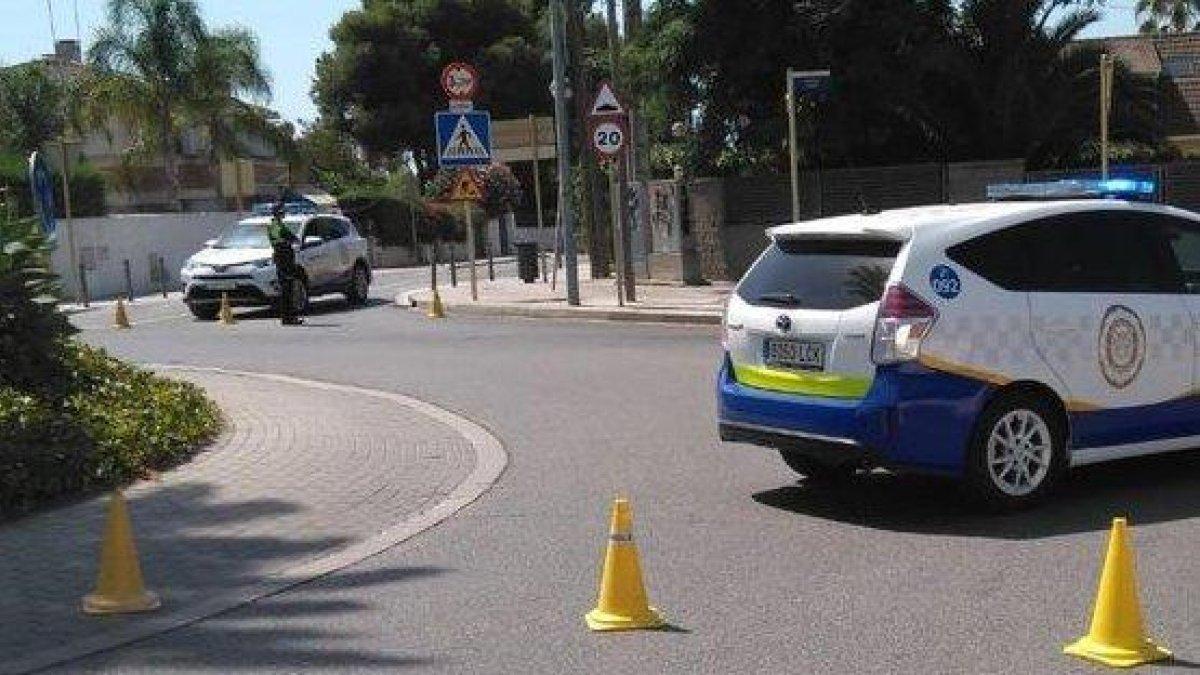 La Policia de Cambrils denúncia al propietari d'un bar que estava obert fora d'horari