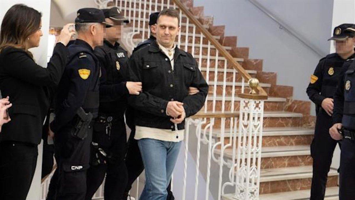 Igor el Rus: «El cos tan sols és un contenidor»