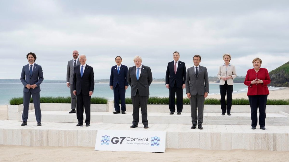 Los líderes del G7 prometen dar 1.000 millones de vacunas a los países en vías de desarrollo para el 2022