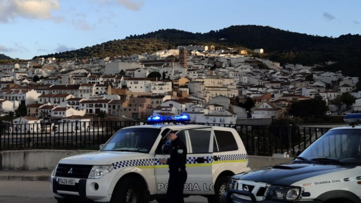 La policía difunde la foto del sospechoso de rociar a su chica con ácido