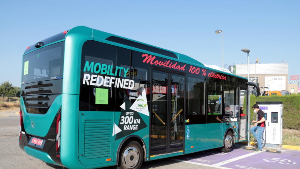 Un autobús eléctrico viaja por primera vez de Cataluña en Madrid