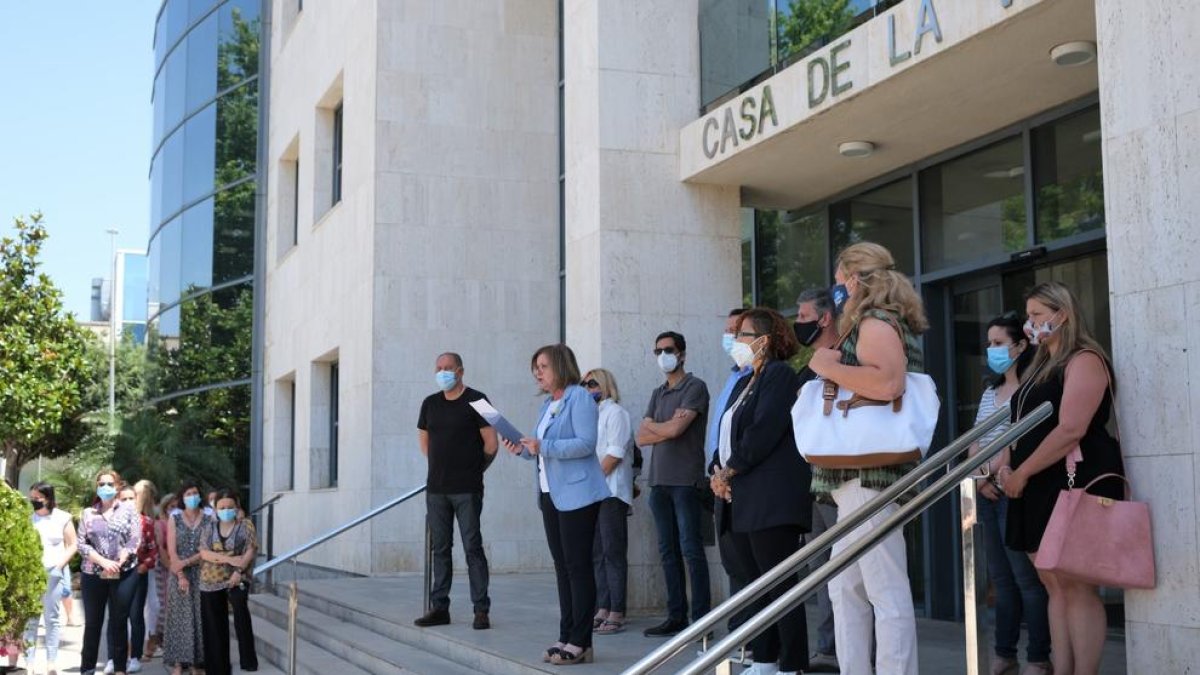 Los ayuntamientos de la demarcación muestran su rechazo a la violencia machista y la violencia vicària
