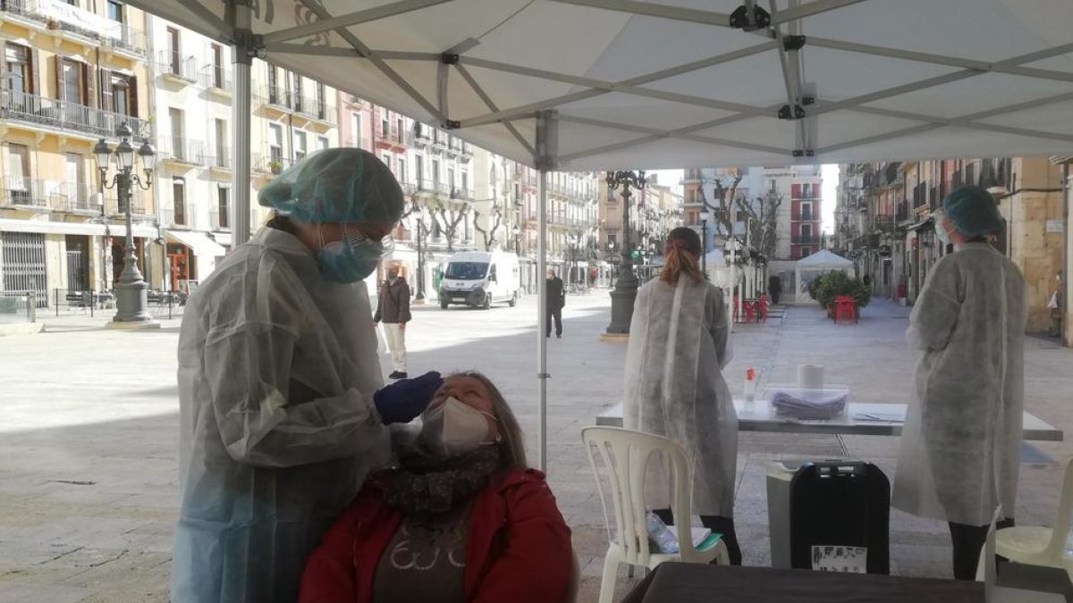 tests de antígenos, mesas electorales, elecciones, 14-F, Tarragona, plaza de la Font