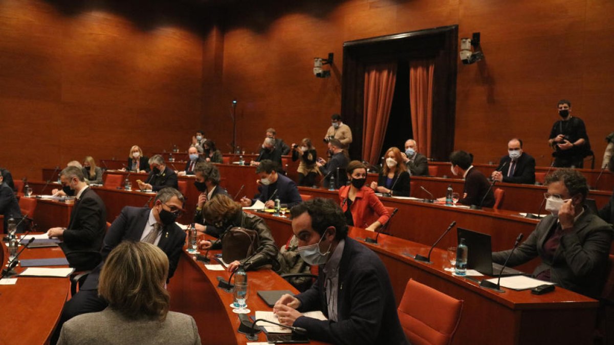 Govern i partits arriben a un consens per ajornar les eleccions al 30 de maig