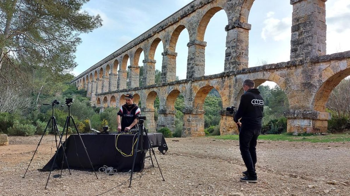 El Pont del Diable es converteix en la seu de la música 'techno' de la mà de Dj Spektral