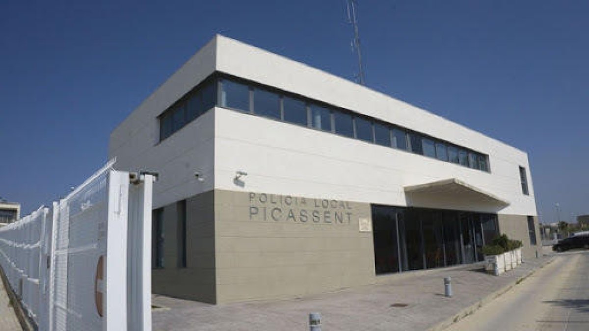 Detingut a Picassent després de deixar inconscient a un conductor que va estar a punt d'atropellar a la seva família