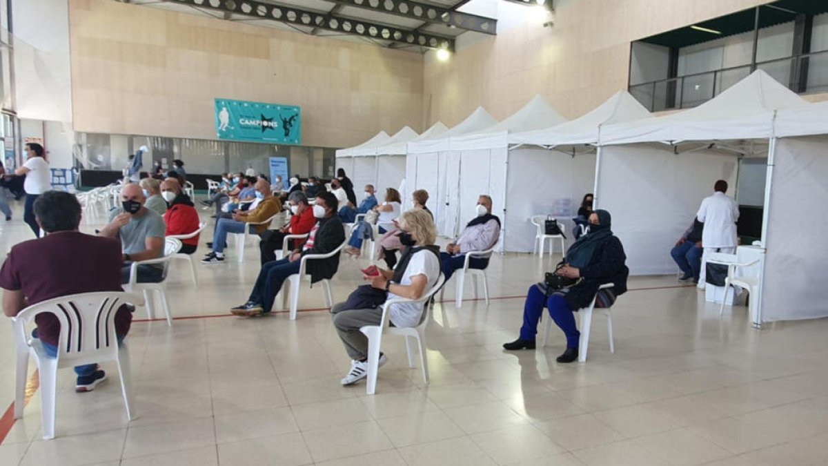 El centro de vacunación intermedio de Calafell roza las 6.500 dosis anti-covid administradas