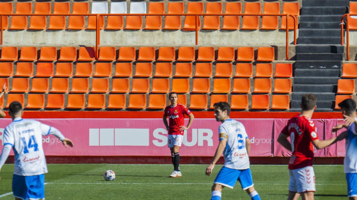 Fullana y Bonilla no encuentran el momento para coincidir en un once del Nàstic
