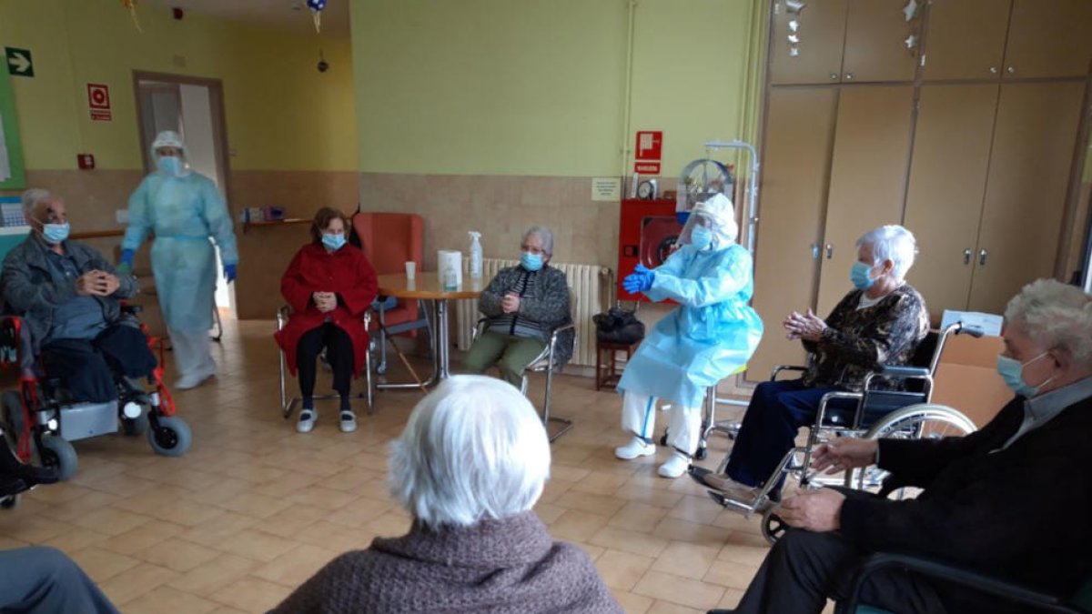 residència, geriàtric, ancians, gent gran, iaies, coronavirus, mascareta