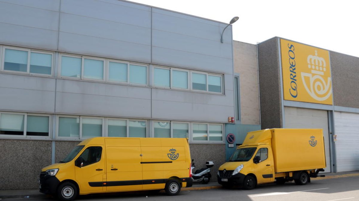 Correus contracta 965 persones per reforçar el servei de cara a les eleccions del 14-F