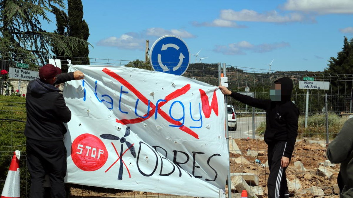 El Ayuntamiento y los vecinos de Gandesa se oponen a las obras de Naturgy para hacer pasar grandes molinos