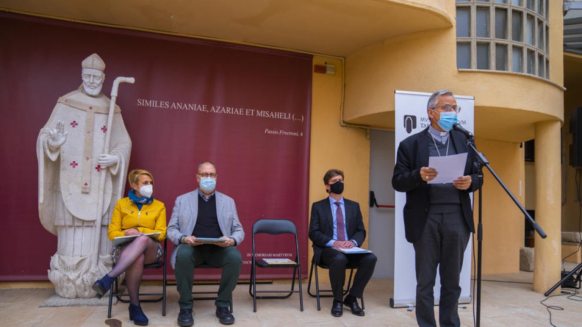 Presenten 'IVBILAEVM', la reedició de l'àlbum de cromos de Sant Fructuós