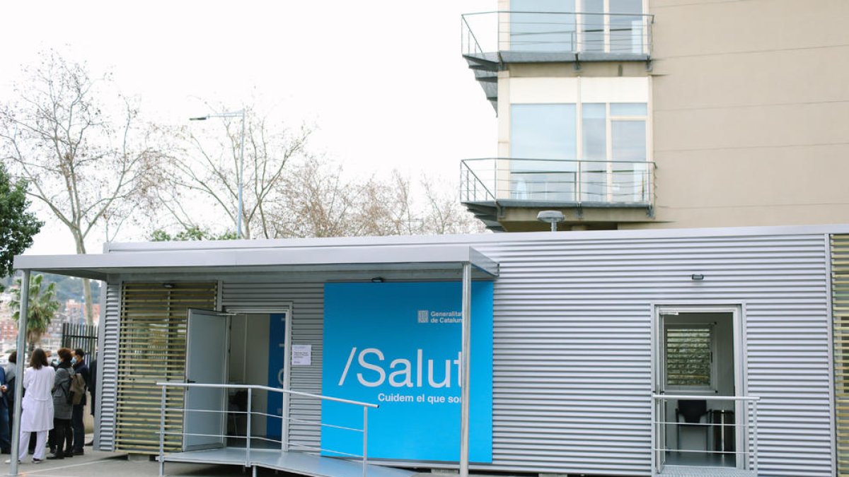 Comencen a instal·lar-se els 27 mòduls de suport als CAP de la província per traslladar l'activitat covid