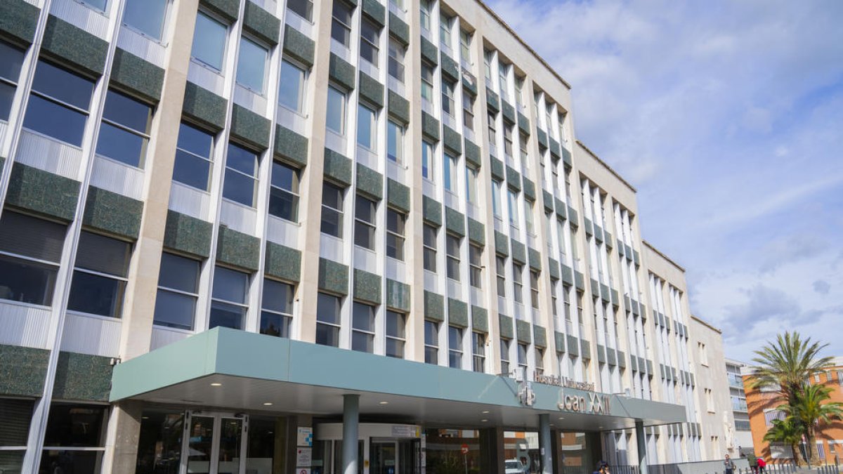 El Hospital Juan XIII permite las visitas a los pacientes ingresados desde el lunes