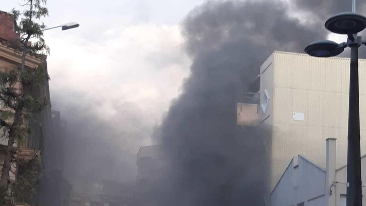 Quema un taller de vehículos en Reus