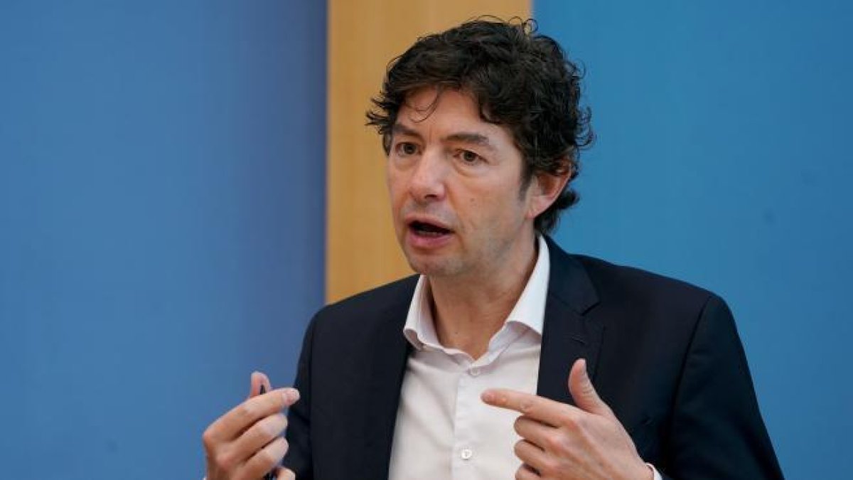 El viròleg alemany de referència vaticina com serà la quarta ona i avisa: «Hi haurà molts infectats en poc temps»