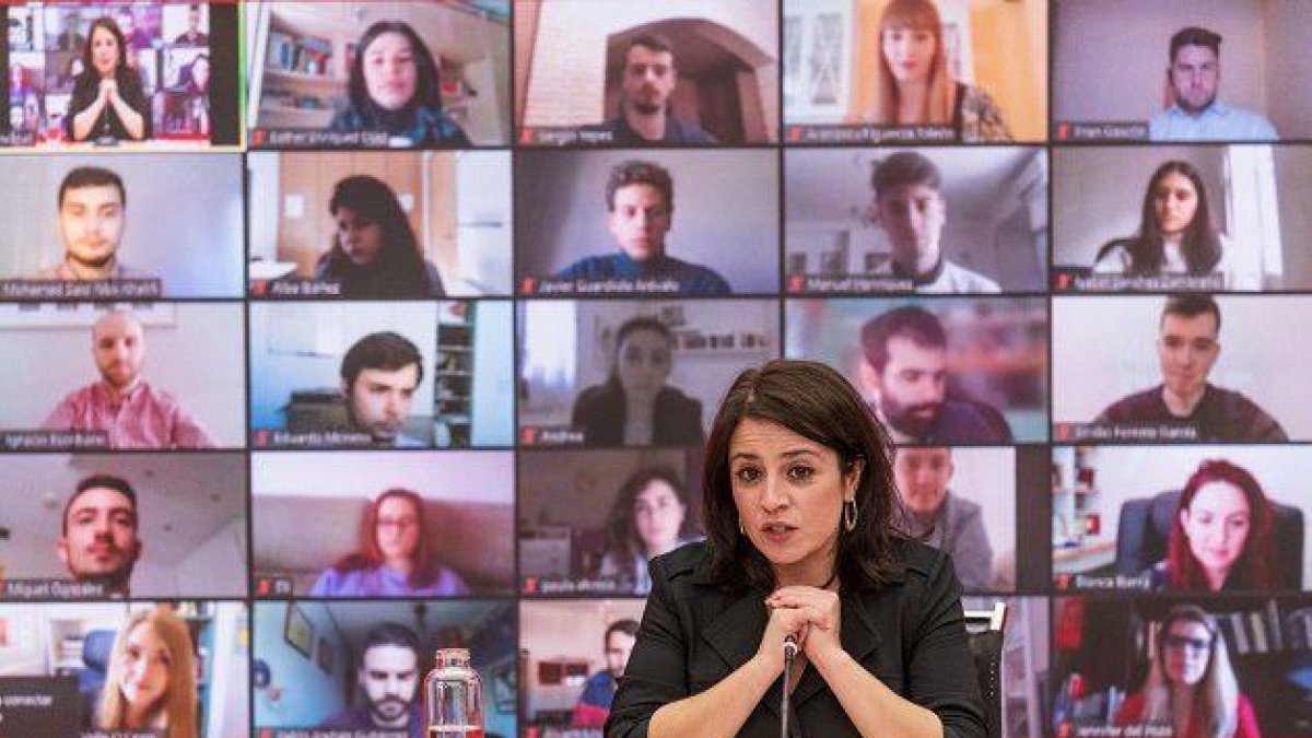 El PSOE acusa a Casado de «comprar gente»