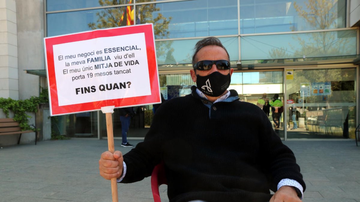 El presidente del ocio nocturno de Salou abandona la huelga de hambre por problemas de salud