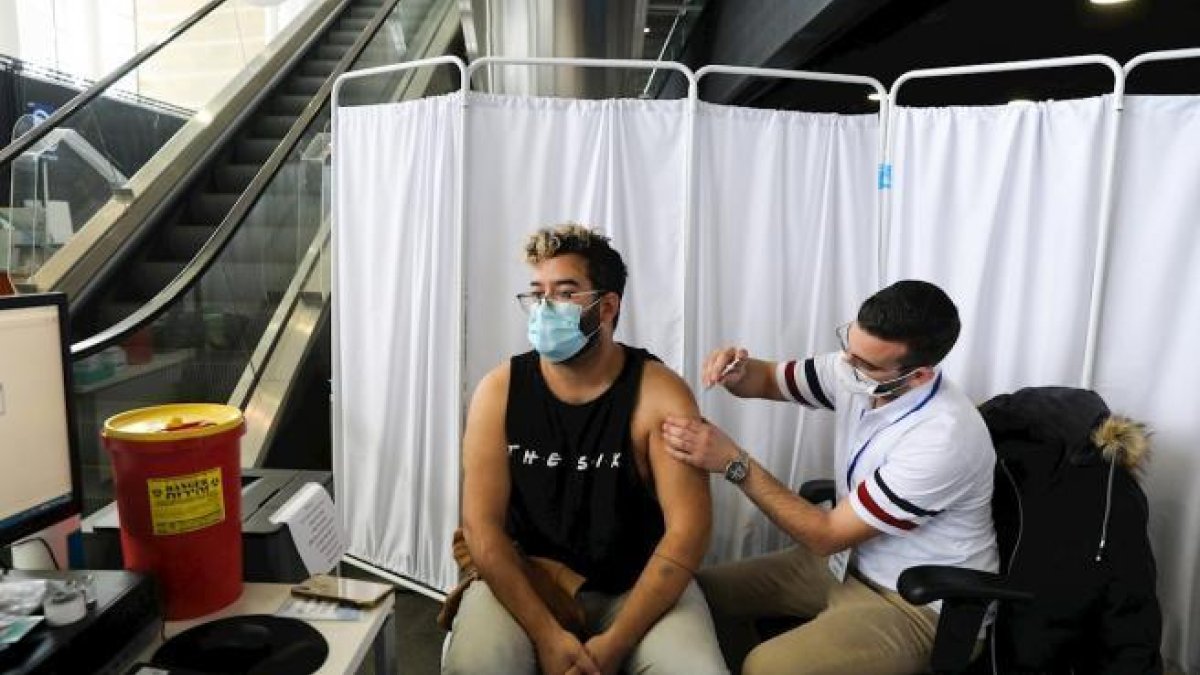 Primera dosis de la vacuna es más efectiva entre los que pasaron covid