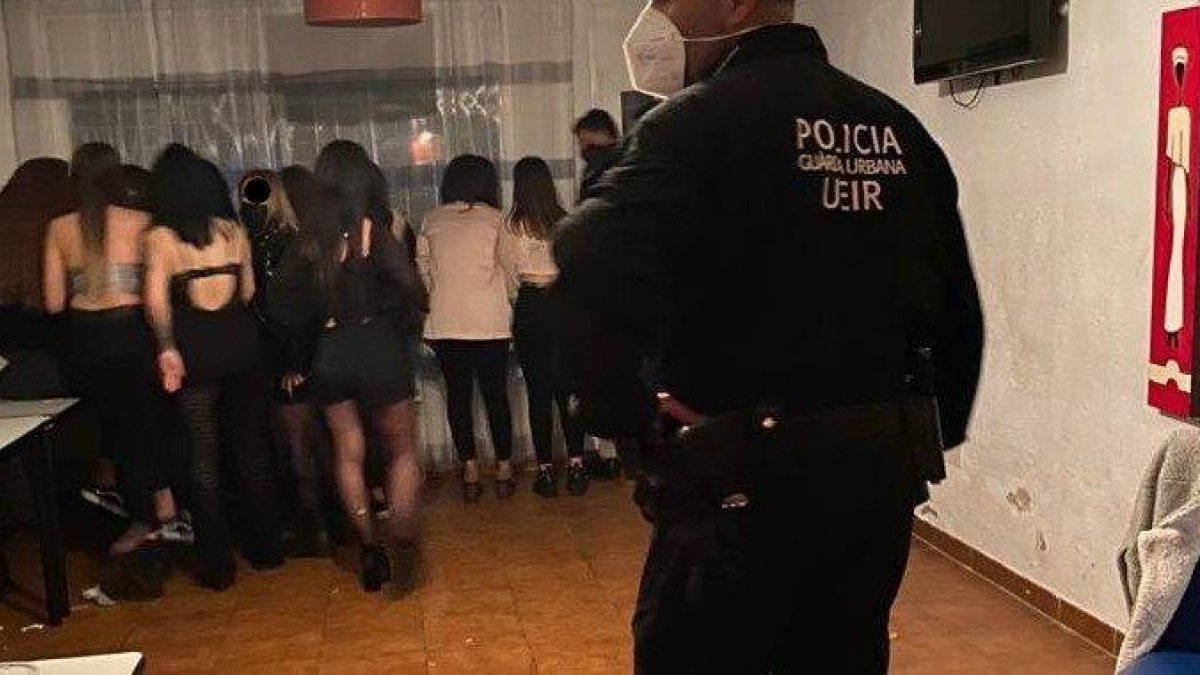 Desalojan una fiesta ilegal en Reus con más de 30 personas