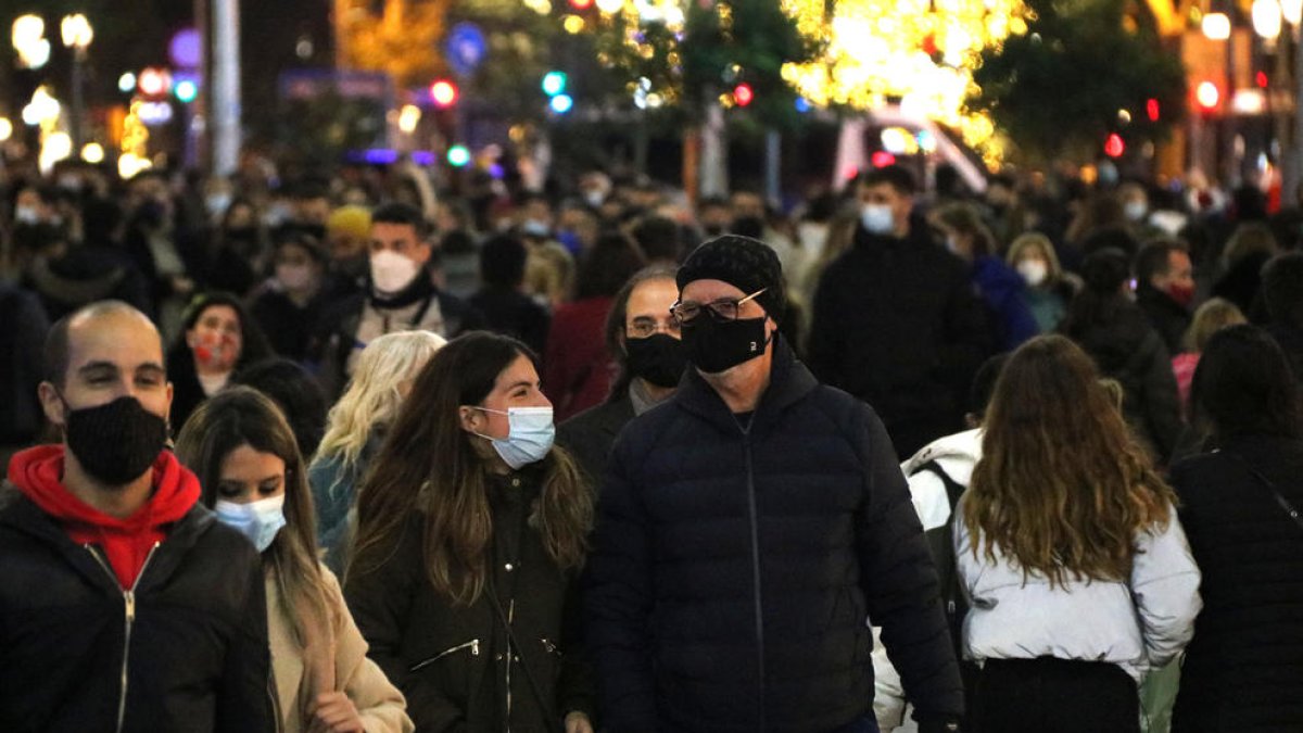 El Govern estudia si reobre els centres comercials però no contempla canviar encara de tram
