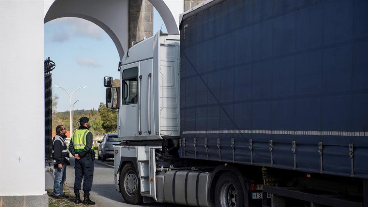 El cierre de la frontera con Portugal se prorroga hasta el 6 de abril