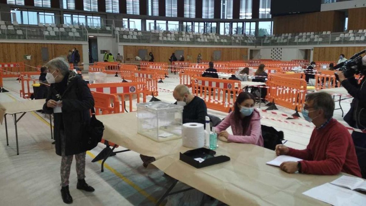 La participación en las elecciones del 14-F es del 22,75% hasta las 13.00 horas, casi 12 puntos menos que el 2017