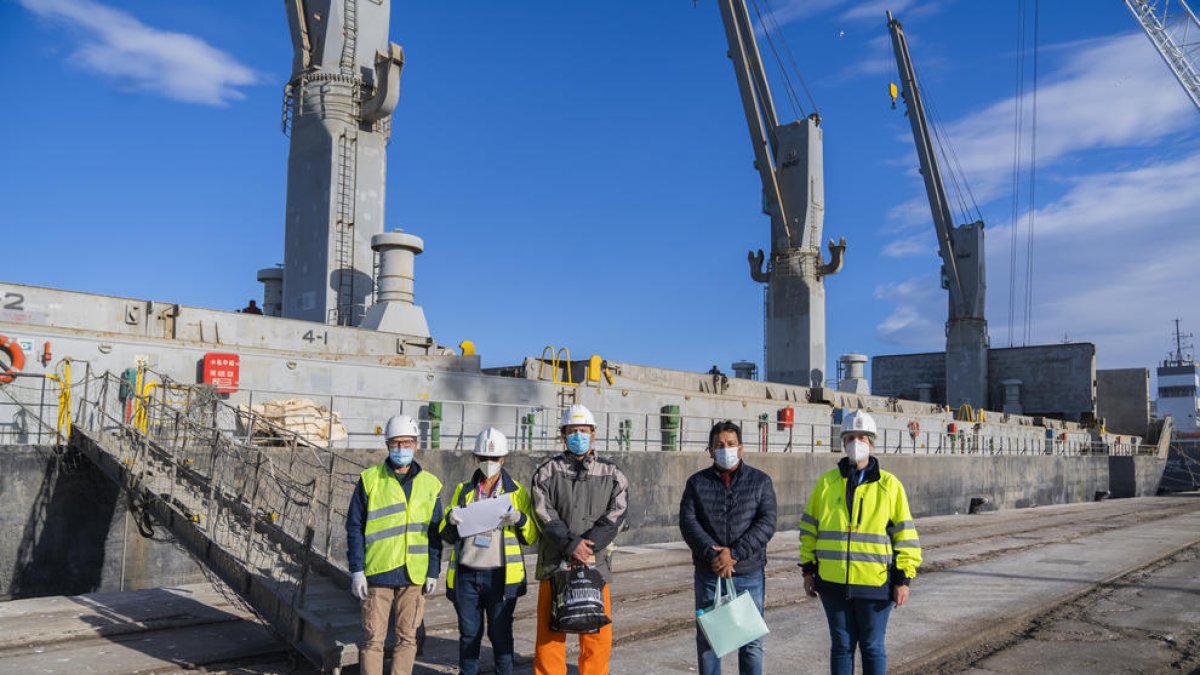 Stella Maris Tarragona entrega las tradicionales gorras de lana a las tripulaciones