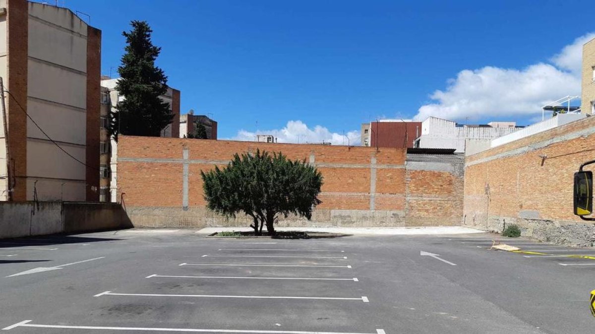 Obras de mejora en el aparcamiento alternativo de la calle de Sor Lluïsa Estivill de Reus