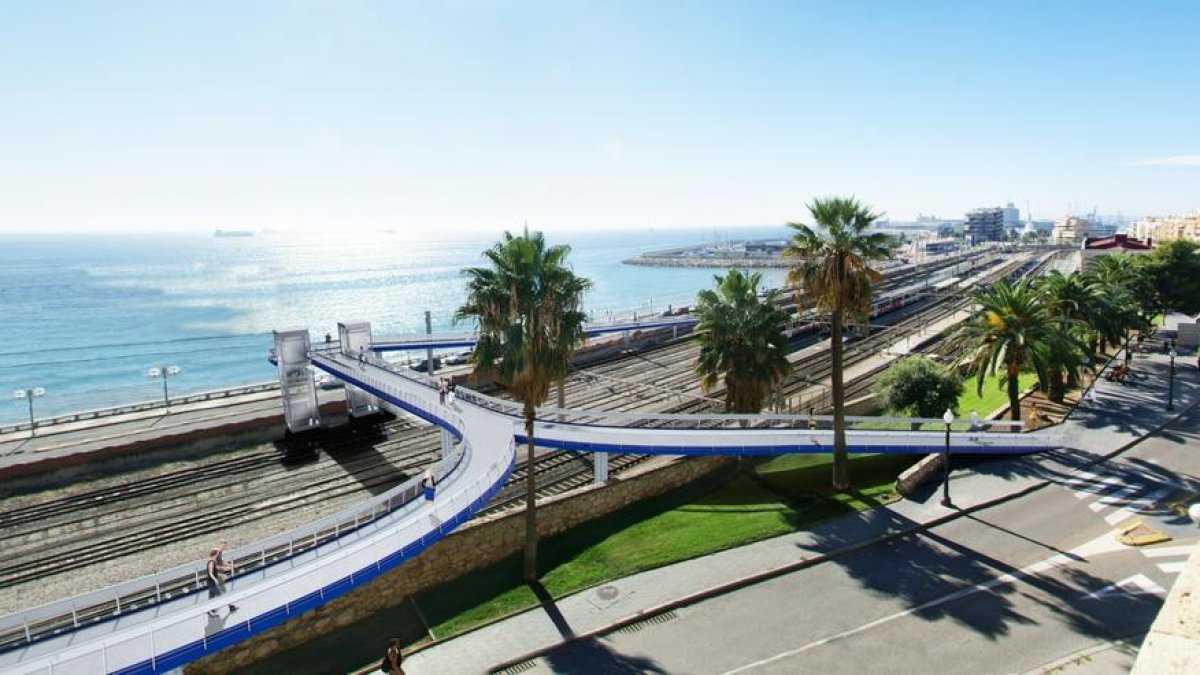 El Port de Tarragona inicia un proceso de mejora en la pasarela