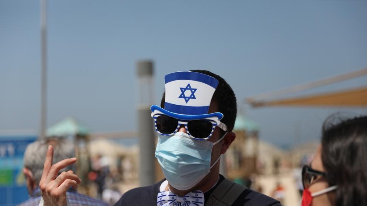 Los israelíes ya no tendrán que utilizar la mascarilla al aire libre a partir del domingo