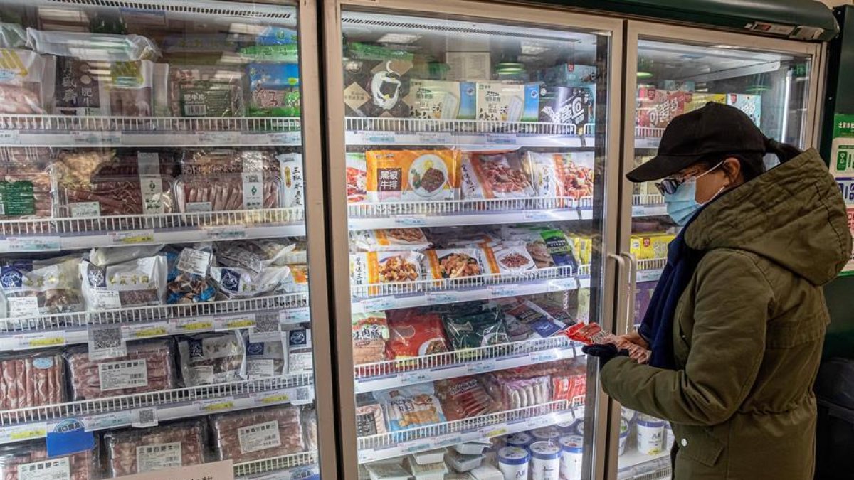 China vuelve a encontrar restos de coronavirus en envases de congelados brasileños