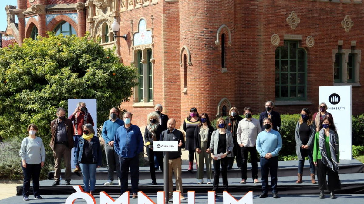 Omnium pressiona per un «front comú» de l'independentisme per «no malbaratar» el resultat del 14-F