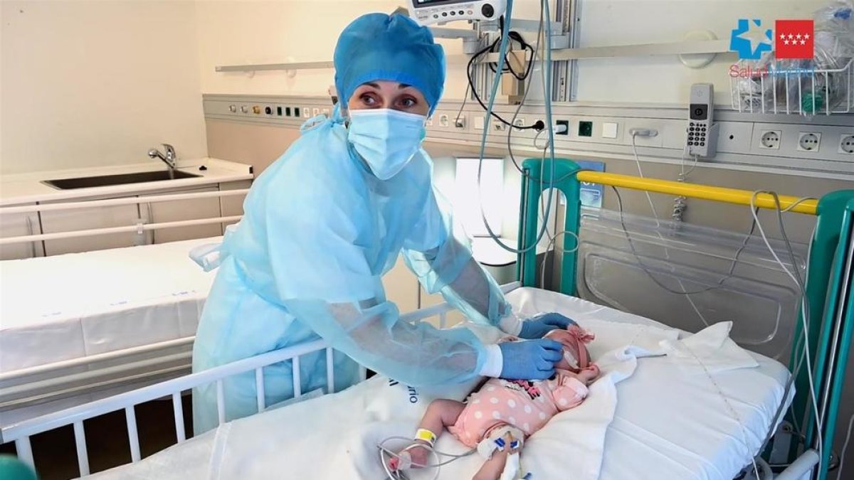 Primer trasplante a un bebé con el corazón parado y con un donante incompatible