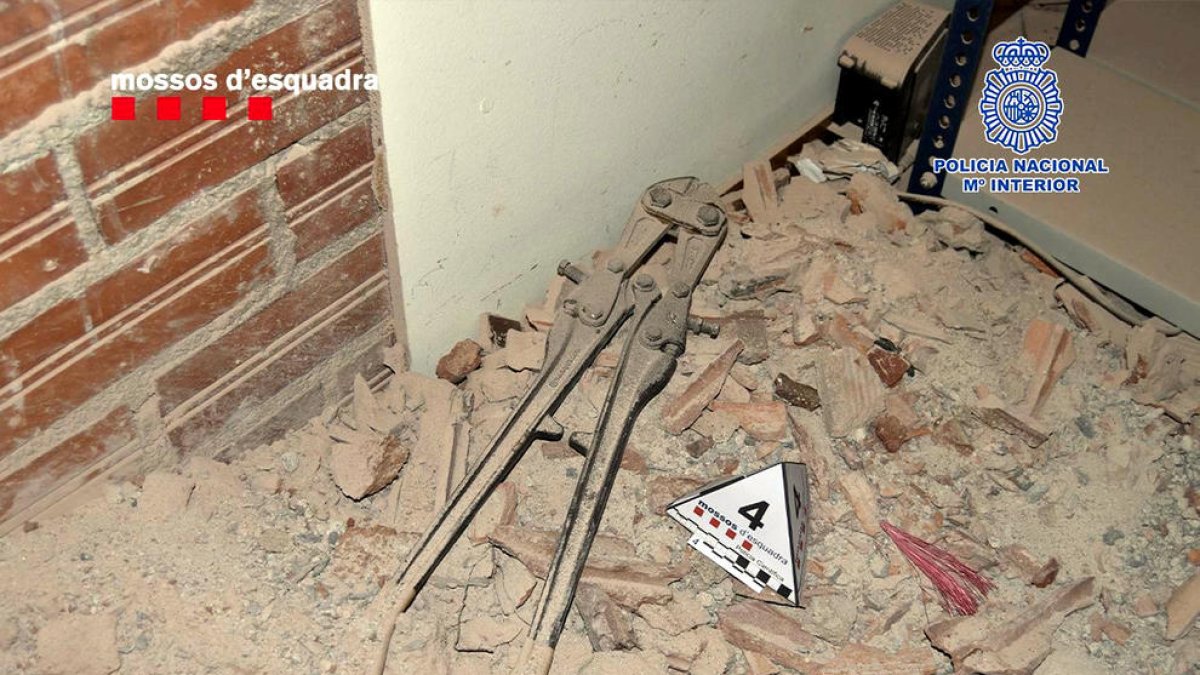 Cau una banda criminal que havia robat un milió d'euros en joies en una casa de subhastes de Barcelona