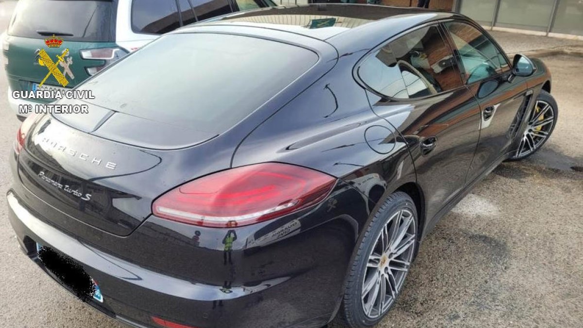 Detinguda a la Jonquera per circular amb un porsche robat de més de 200.000 euros