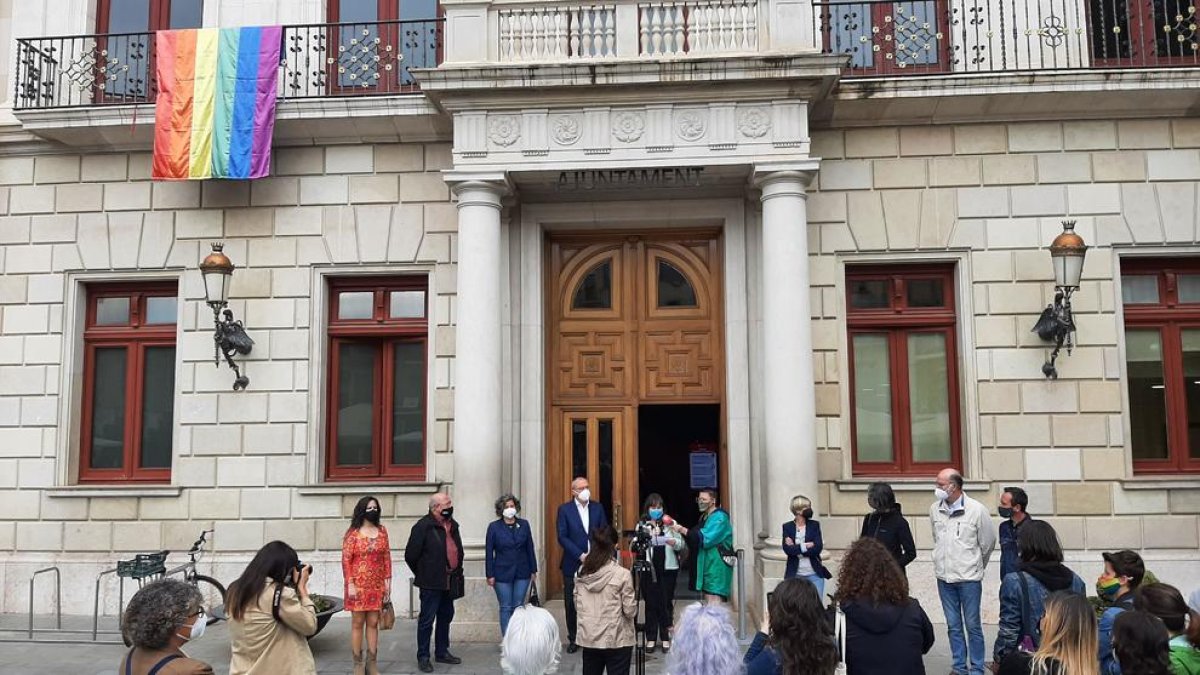 El territorio muestra su rechazo a la LGTBIFòbia