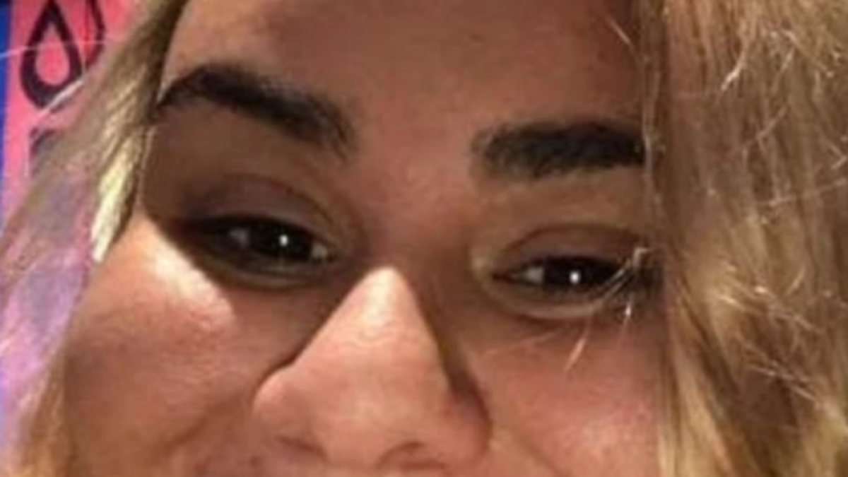 Apunyala més de 100 vegades a la seva mare i la decapita