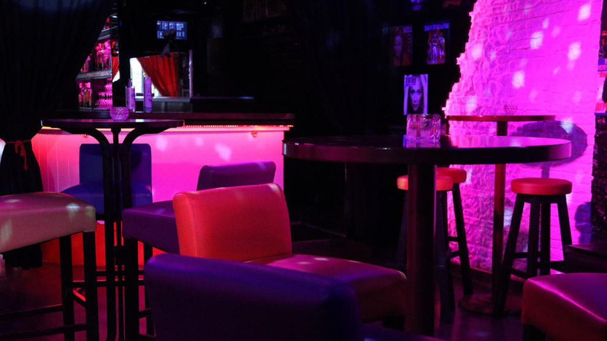 La Fecasarm critica que encara es mantingui la distància de seguretat a pista i barra